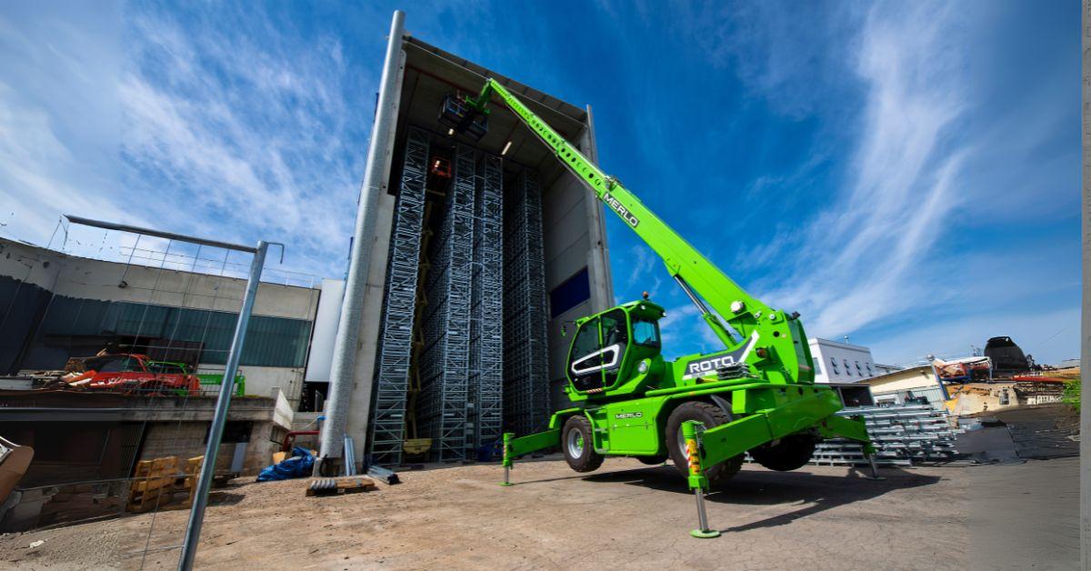 Rotating telehandler: the ideal solution for maintenance at height ...